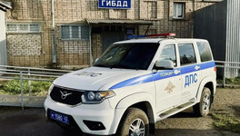 В Котельничском районе инспекторы помогли застрявшему водителю
