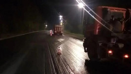 В Кирове заасфальтировали укреплённые обочины на двух улицах