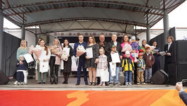В День молодёжи в Кирове 6 молодых семей получили сертификаты на жильё