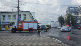 В Кирове напротив Центральной гостиницы горит здание