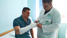 В Кирове хирурги пришили мужчине отрубленный палец