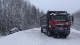 В Кирово-Чепецком районе столкнулись легковушка и грузовик. Есть погибший