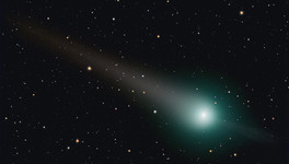 К Земле летит комета зелёного цвета