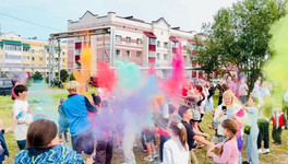 В слободе Никольской провели фестиваль красок и пенное шоу