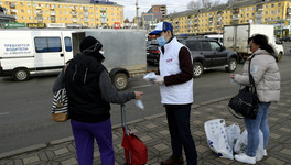 Кировские волонтёры раздадут 100 тысяч масок жителям региона