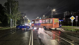 В Кирове за час столкнулись два автобуса с легковушками