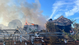 В Кирово-Чепецком районе сгорел жилой дом и стоящий рядом автомобиль