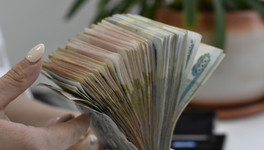 Школьникам, сдавшим ЕГЭ на 100 баллов в Якутии, выплатят по 100 тысяч рублей