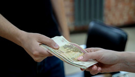 Кировчанку обманом заставили передать 20 миллионов рублей