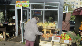 В Кирове накажут торговца овощами с тротуара на Кольцова