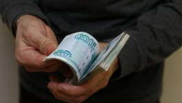 В посёлке Свеча из кармана куртки чиновника украли 185 тысяч рублей