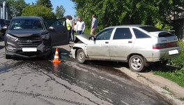 В Кирове пьяный бесправник устроил двойное ДТП. Есть пострадавшие