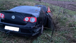 Автомобилист в Костино съехал в кювет и врезался в тоннель