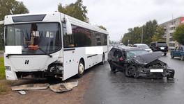 В Нововятске в ДТП с автобусом пострадали два человека