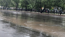 В администрации Кирова объяснили, зачем дороги моют после дождя