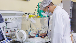 В Кирове хирурги впервые провели уникальную операцию на пищеводе новорождённой девочки