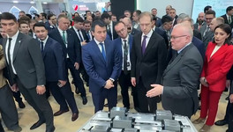 Кировская область представила Денису Мантурову детали для высокоточных станков