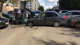 Три человека получили травмы: в Кирове столкнулись шесть автомобилей