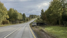 В Котельничском районе опрокинулся грузовик