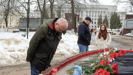 Александр Соколов поблагодарил всех, кто посетил стихийные мемориалы