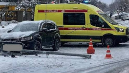 В Кирове водитель «Мицубиси» погиб, врезавшись в опору светофора