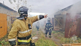 В Вятских Полянах при пожаре сгорела кровля 12 гаражей