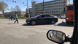 На перекрёстке улиц Московской и Производственной столкнулись две иномарки Ford