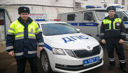 Автоиспекторы помогли мужчине, которому стало плохо в дороге