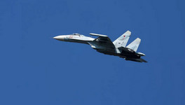 Россия подняла в воздух истребитель Су-27 из-за американских бомбардировщиков