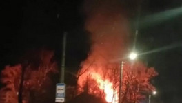 Ночной пожар на Красина: из горящего дома спасли одного человека