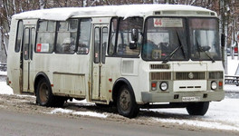 Кировчане помогли потушить загоревшийся автобус