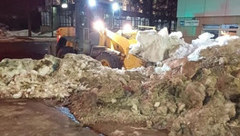 В Кирове снег ворошат, а мусор вывозят сотнями кубов