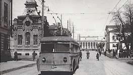 Первый троллейбус вышел на улицы Кирова 7 ноября 1943 года