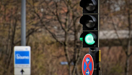 Из-за поломки светофора на порошинском перекрёстке на выезде из Кирова образовалась пробка