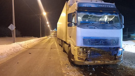 На федеральной трассе в Кировской области столкнулись грузовик и легковушка