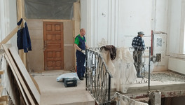 В Спасском соборе начали менять лестницу на второй этаж