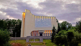Здание кировской Диорамы украсили подсветкой