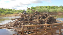 Жители Верхнекамского района не будут платить за мусор из-за разрушенного моста