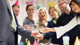 Эксперты выяснили, нравится ли работникам угощать коллег на день рождения