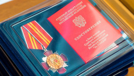 Помощника судьи из Кировской области наградили знаком отличия