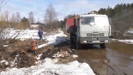 В слободе Дымково начали устанавливать сигнальные конструкции перед паводком