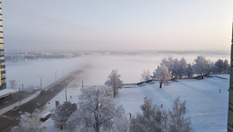 Густой туман окутал город. Кировчане делятся фотографиями в социальных сетях