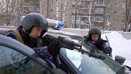 В центре Кирова парень пытался вскрыть бар среди ночи