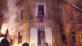 Из горевшего дома на улице Ленина пожарные спасли женщину