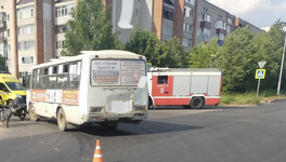 В Кирово-Чепецке пассажирский автобус столкнулся с мопедом. Есть пострадавшие