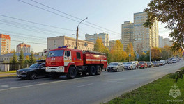 В Свечинском районе при пожаре сгорели крыша и надворные постройки