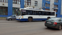 В Кирове 10-месячный младенец пострадал во время падения в троллейбусе