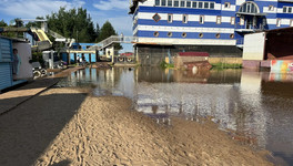 На пляже у «Титаника» затопило оборудование из-за подъема воды
