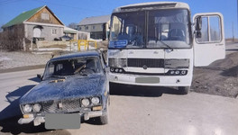 В Омутнинске автобус врезался в ВАЗ