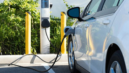Владельцы электромобилей прокомментировали установку зарядок в районах Кировской области
